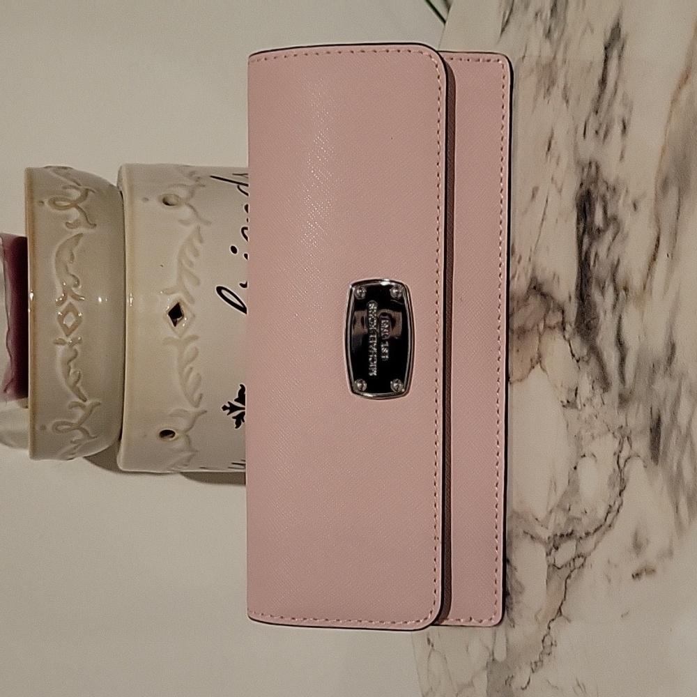 EUC Michael Kors wallet